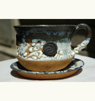 Tasse à petit déjeuner avec soucoupe